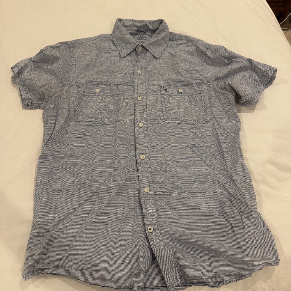 Izod Button Down size M
